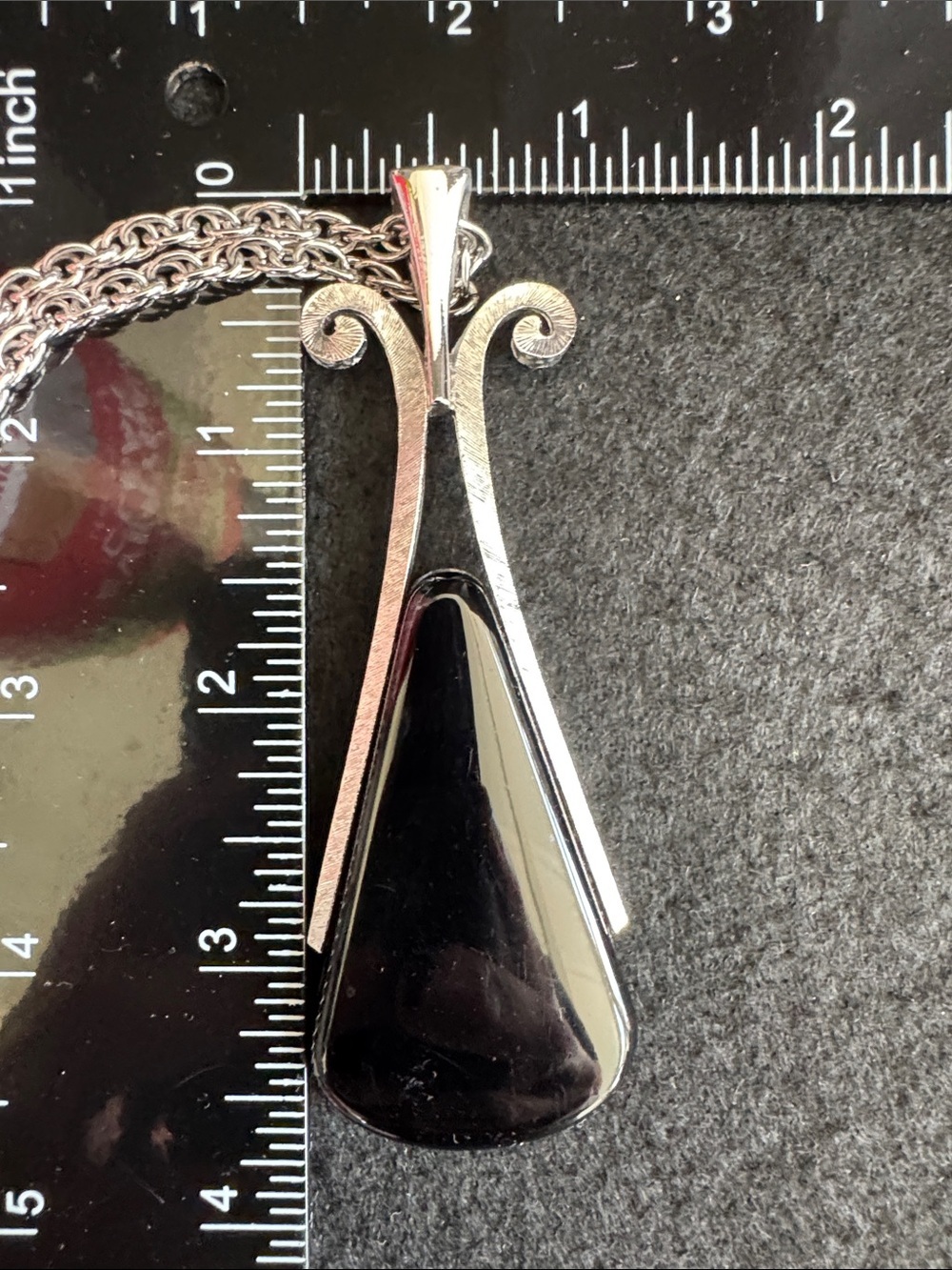 VTG Avon "Ebony Teardrop" Modernist Pendant Necklace Silver Tone Black Lucite - Picture 6 of 9